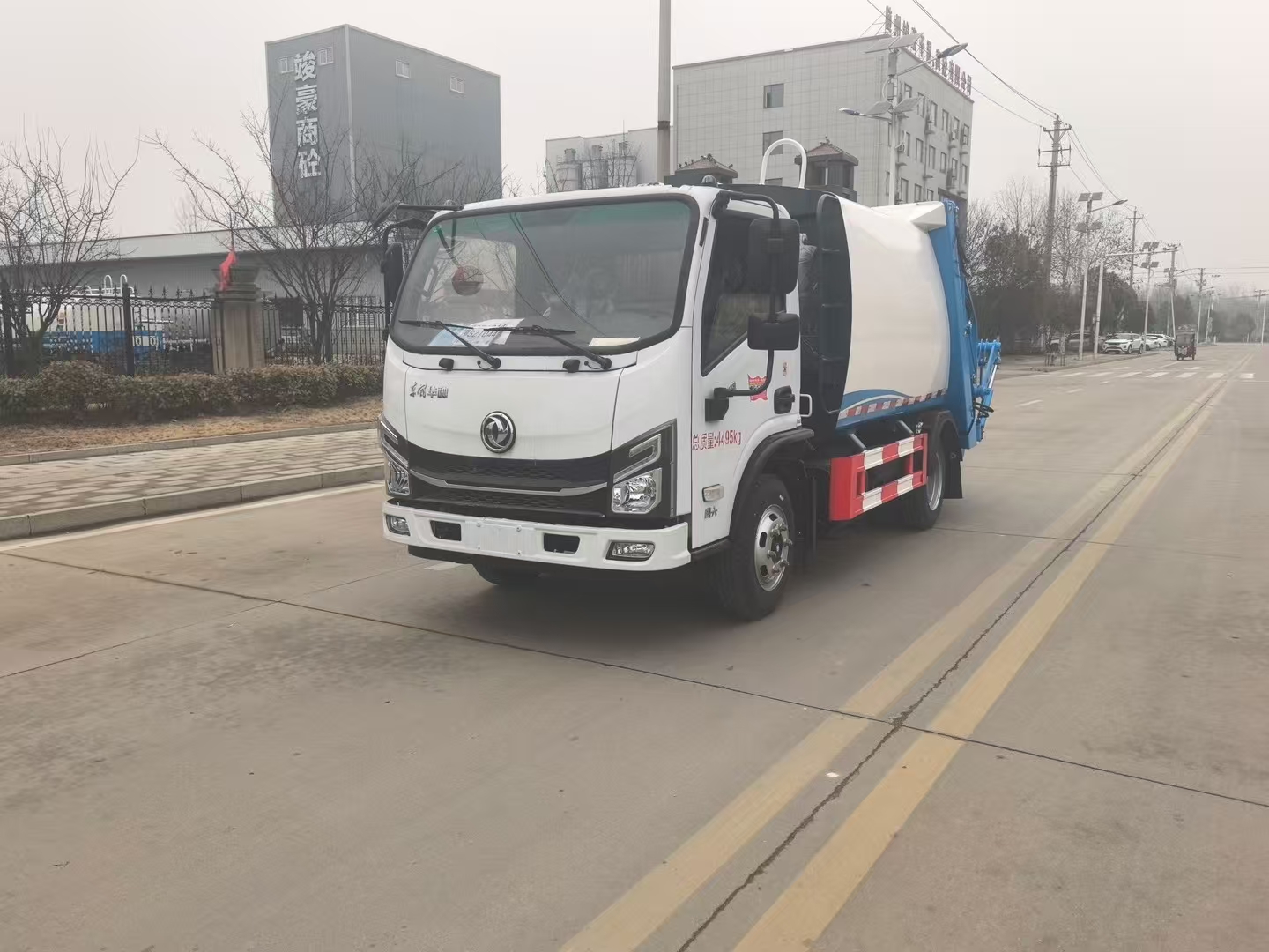 東風華神5.8方藍牌壓縮垃圾車